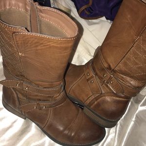 brown boots